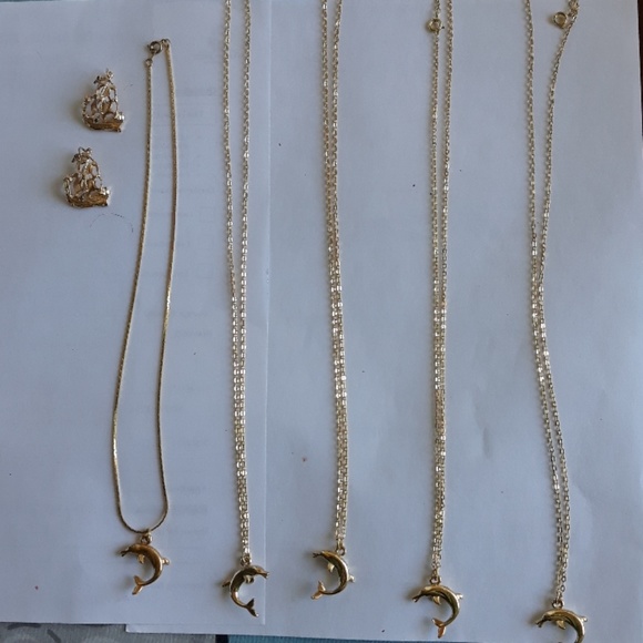 Collection of gold filled dolphins - Picture 1 of 1